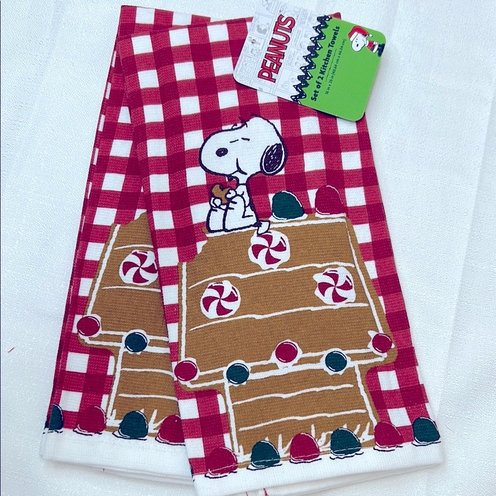 Peanuts Snoopy set of 2 Kitchen Towels NWT! Gingerbread House Christmas design
